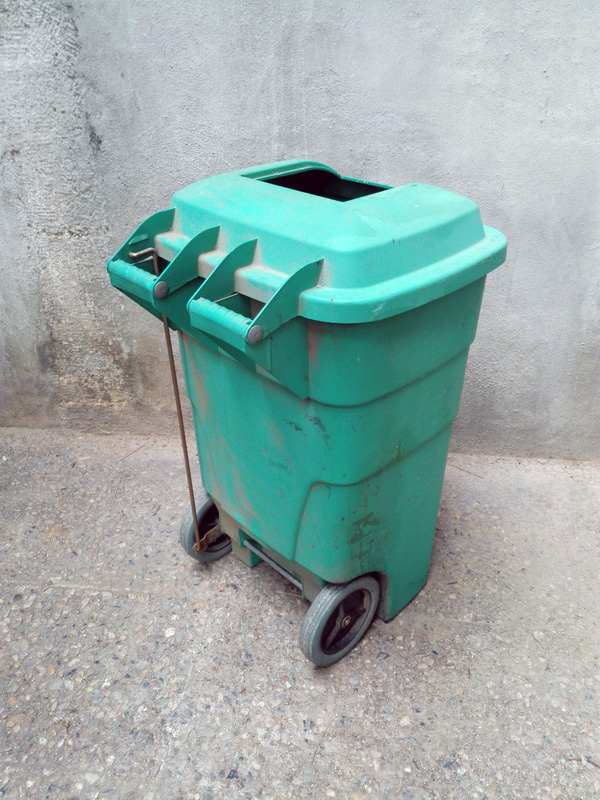 contenedor residuos 2ruedas palanca abrir plastico verde 80-89x55x48-56 (35eu.) 1u